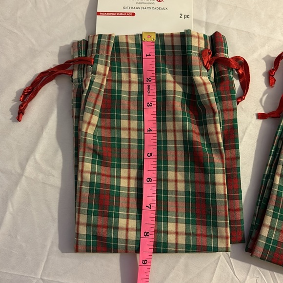 6 Bags - Celebrate It! 9” x 6.5” Plaid Gift Bags (2 per pack) NWT - Picture 7 of 10